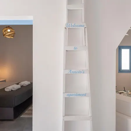 Anneto's Naousa (Paros)