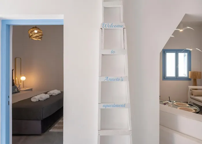 Anneto's Naousa (Paros)